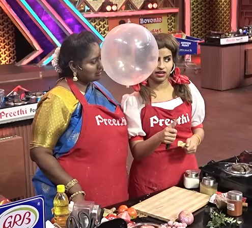 "அங்க எதோ ஒரு சம்பவம் நடக்குது"!! "மாப்ள நீ காப்பாத்துற மாதிரி தெரில...விட்டுறா..!! "ஊஞ்சலில் தொங்கியபடி மாட்டிக்கொண்டு முழித்த புகழ்!! 5