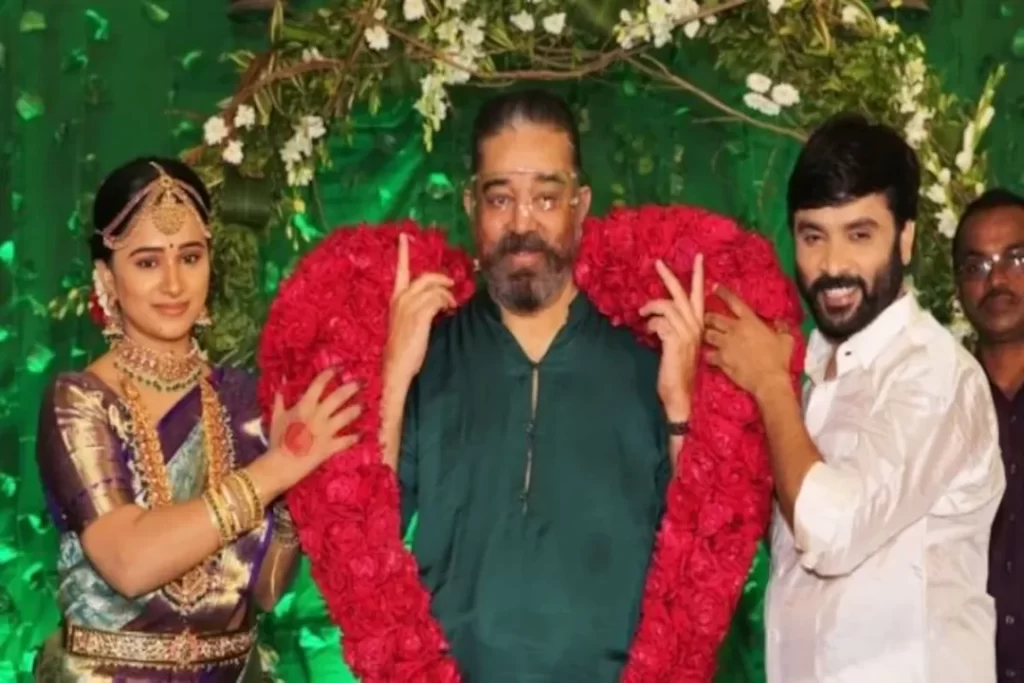 "ஓவியம் வரையும் கனிகா"!! பின்னாலிருந்து மறைந்திருந்து பார்க்கும் சினேகன்!! 3