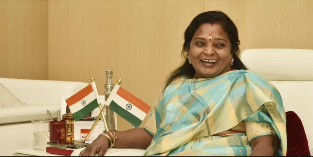 "உரியநேரத்தில் விமானத்தில் பயணிக்கு உதவிய தமிழிசை....குவியும் பாராட்டுக்கள்"!! 3