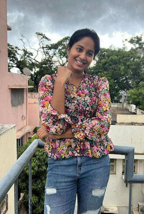 நடுவுல கண் அடிச்சாங்க பாருங்க பவி டீச்சர்..அதுக்காகவே வங்க கடல கூட எழுதி வைக்கலாம்.! 3