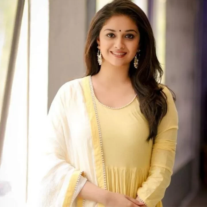 புடவையில் தலை நிறைய மல்லிகை பூ வைத்து தேவதை போல வந்து நடனம் ஆடிய கீர்த்தி சுரேஷ் 3