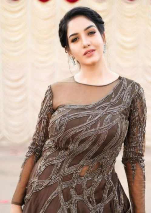 "நீ கிடைக்க கொடுத்து வெச்சிருக்கணும் - அமீரை இறுக்கியணைத்து போஸ்ட் வெளியிட்ட பாவனி"!! 9