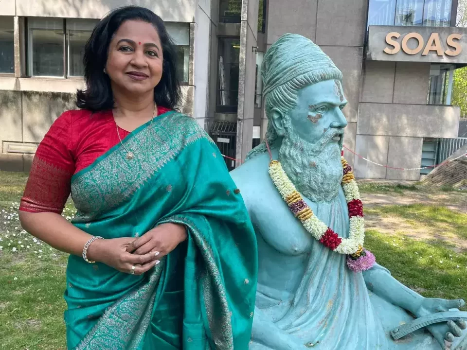 "கையில சிகரேட்.....வில்லி கெட்டப்....கொலை போஸ்டரில் மிரட்டும் ராதிகா" 7