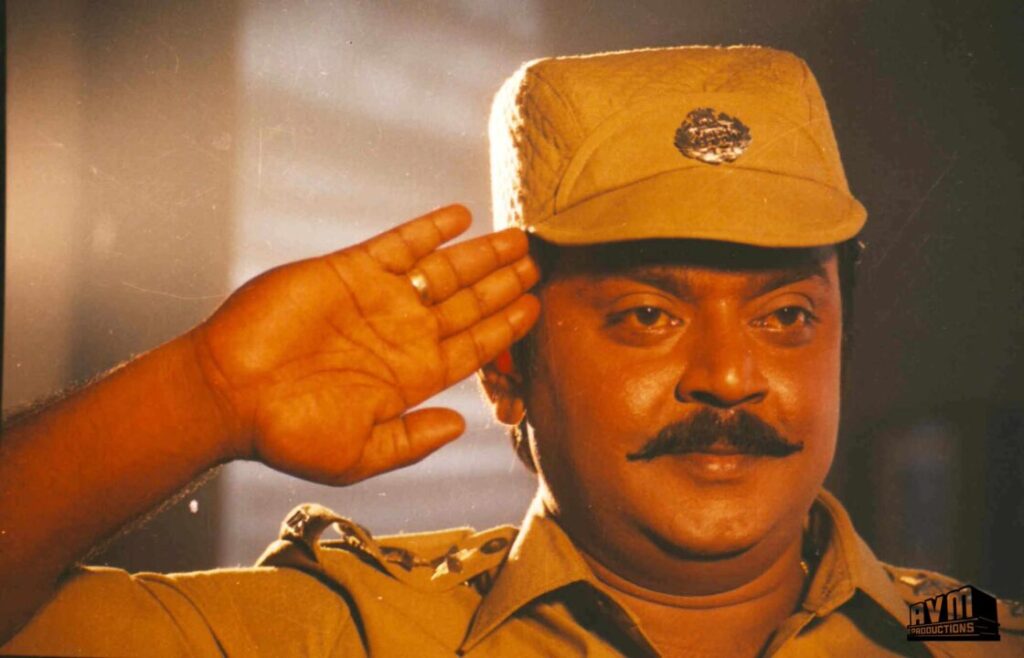 "கயிறு இல்லாம....டூப் போடாம கோபுரத்தில் ஏறிய கேப்டன்"!!"சில்லறையை சிதற விடும் கேப்டனின் சேதுபதி IPS ஸ்டண்ட் சீன்" 3