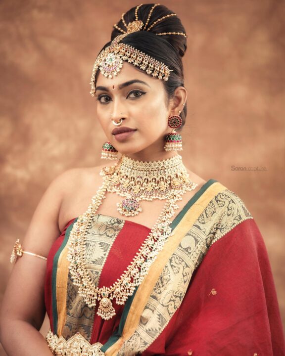 குந்தவையாக மாறிய பிக்பாஸ் பிரபலம்..! திரிஷாவுக்கே செம்ம டஃப் கொடுப்பாங்க போலயே..! 7