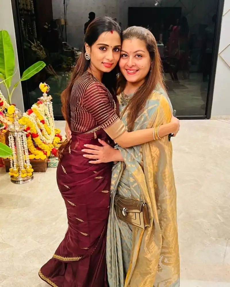 சினேகா வீட்டில் நடந்த வரலக்ஷ்மி பூஜை..! சாமி அலங்காரம் செய்த சினேகா.! அழகிய புகைப்படங்கள் 5