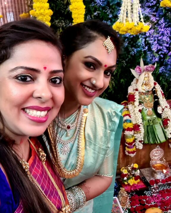 சினேகா வீட்டில் நடந்த வரலக்ஷ்மி பூஜை..! சாமி அலங்காரம் செய்த சினேகா.! அழகிய புகைப்படங்கள் 7