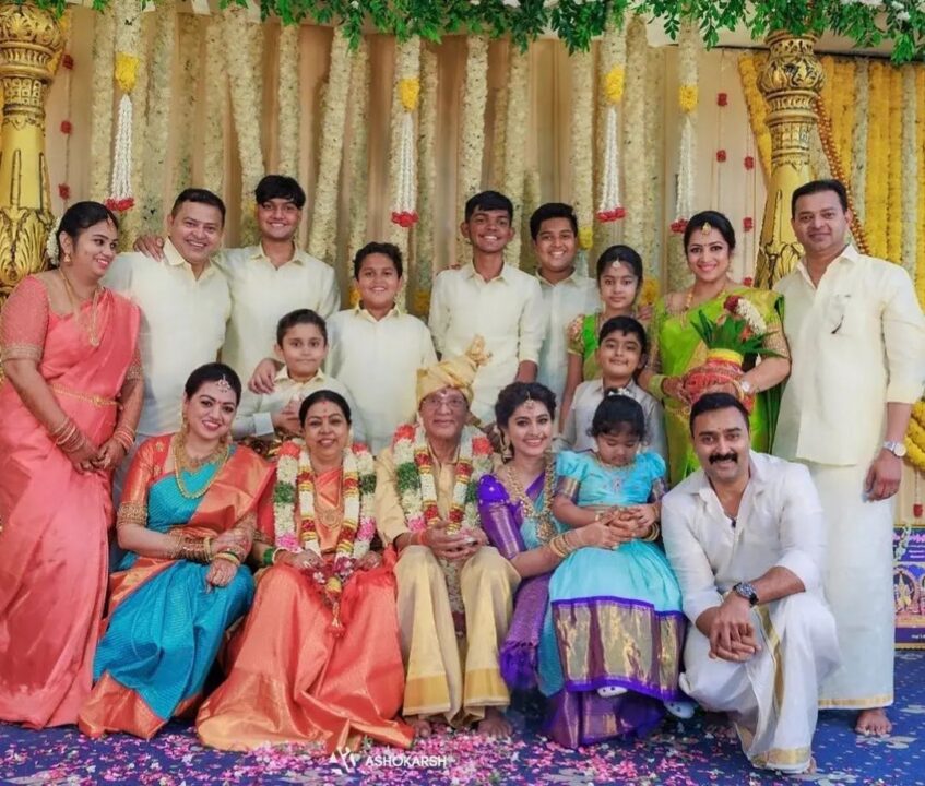 அப்பாவுக்கு சஷ்டியப்பூர்த்தி செய்து அழகு பார்த்த சினேகா..உறவுகளுடன் எடுத்துக்கொண்ட வெளியான அழகிய புகைப்படங்கள் 13