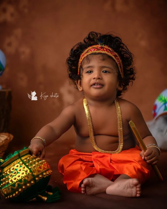 கிறிஸ்துவராக இருந்த போதும் மகனுக்கு கிருஷ்ணர் வேடம் போட்டு அழகு பார்த்த சாண்டி! வைரலாகும் புகைப்படம் 7
