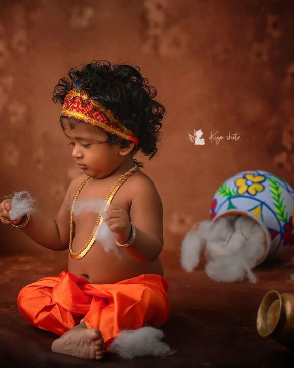 கிறிஸ்துவராக இருந்த போதும் மகனுக்கு கிருஷ்ணர் வேடம் போட்டு அழகு பார்த்த சாண்டி! வைரலாகும் புகைப்படம் 5