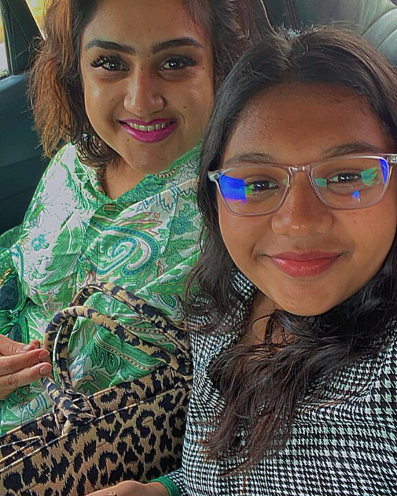 வெகு நாட்களுக்கு பிறகு இளைய மகளை சந்தித்த வனிதா.. அப்படியே வனிதா மாதிரியே இருக்காரே.! 9