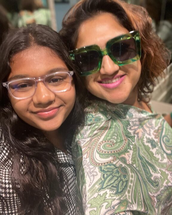 வெகு நாட்களுக்கு பிறகு இளைய மகளை சந்தித்த வனிதா.. அப்படியே வனிதா மாதிரியே இருக்காரே.! 5
