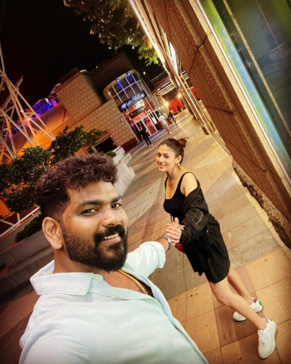 நடுரோட்டில் நின்று நயன் செய்த காரியம்..நயனுக்கே தெரியாமல் வீடியோ எடுத்து வெளியிட்ட விக்னேஷ் சிவன் 3