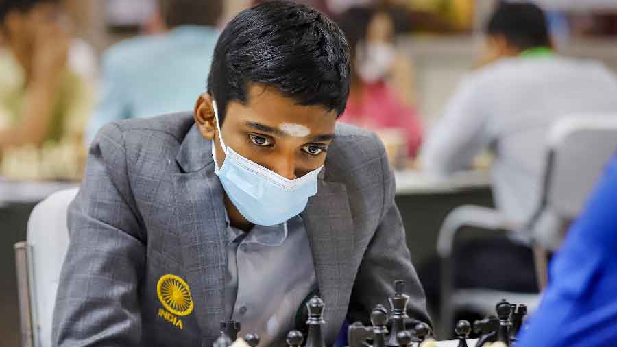 "கடலுக்கு அடியில் செஸ் விளையாட்டு"!! அசத்தும் ஆழ்கடல் நீச்சல் வீரர்கள்"!! 7
