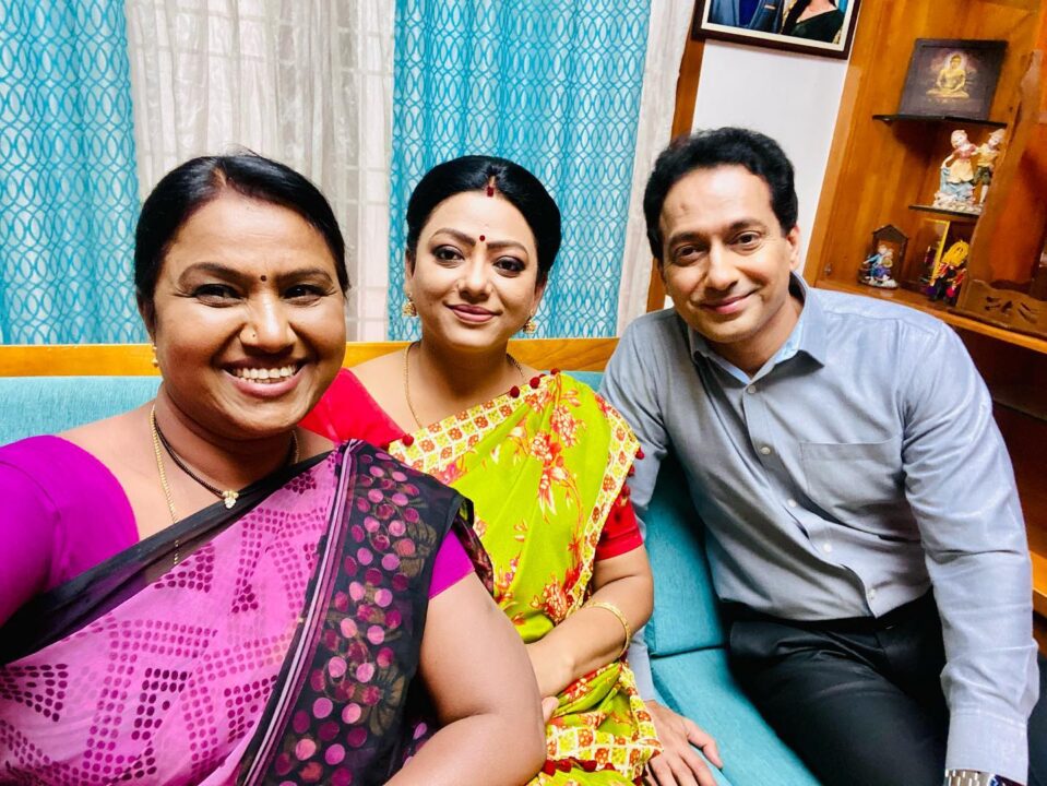 அடேங்கப்பா.! பாக்கியலட்சுமி சீரியல் செல்வி அக்காவா இது? செம்ம அழகா இருக்காங்களே.! 3