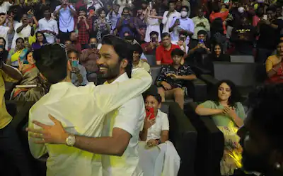 "DnA-ல D இல்லனா இப்போ இங்க A இல்ல"!!"மேடையில் உருக்கமாக பேசிய அனிருத்"!! 7