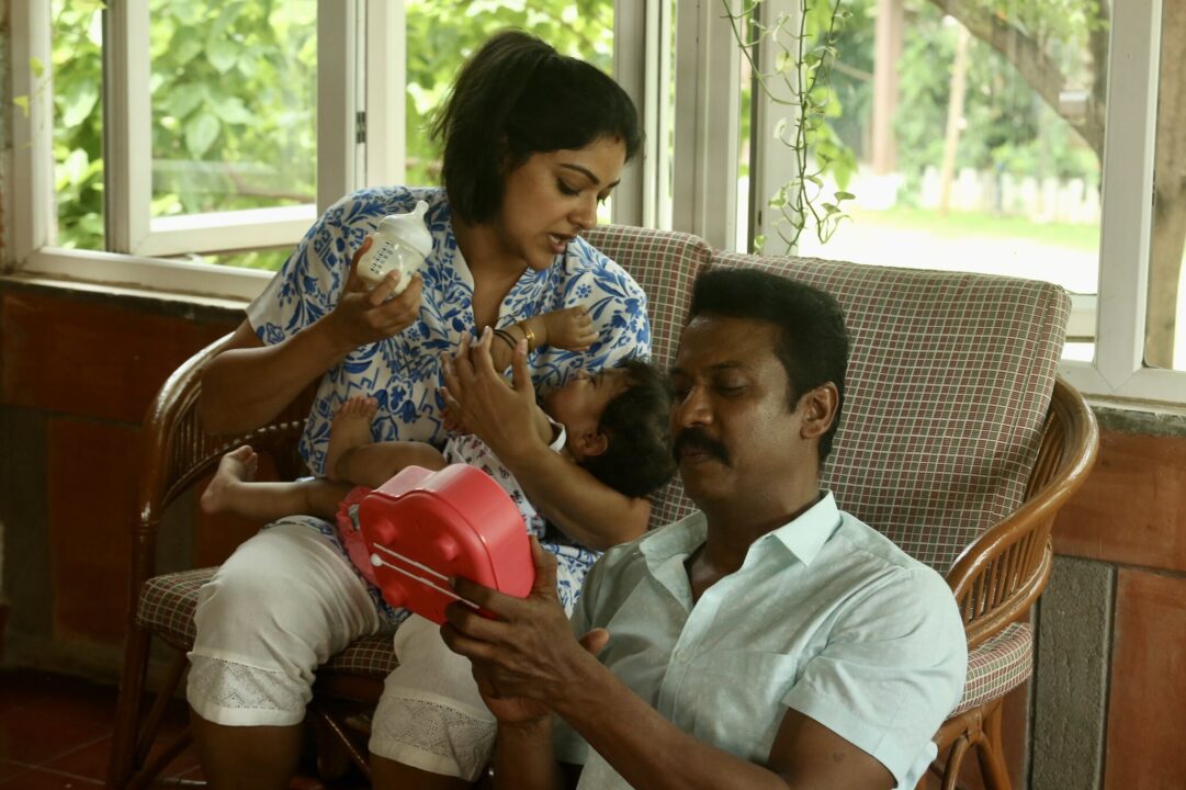 இளையராஜா கடவுளுக்கு சமமானவர், அவர் காலடியில் அமர்வதை பாக்கியமாக கருதுகிறேன்-லட்சுமி ராமகிருஷ்னன் 5