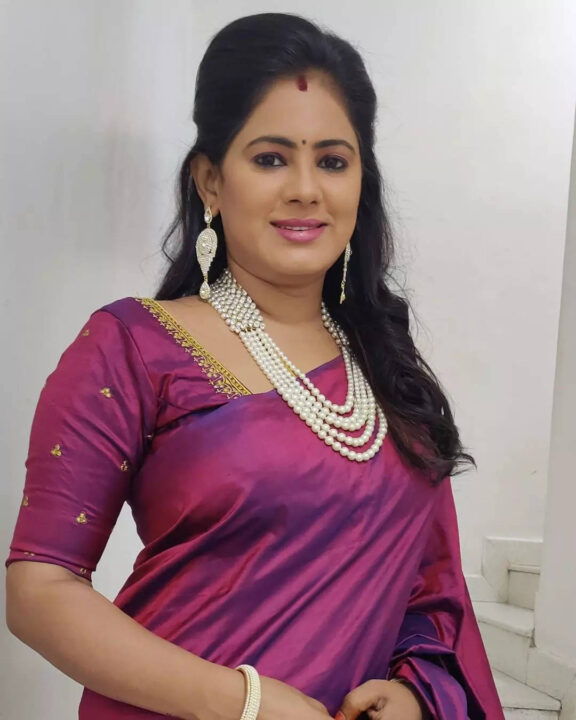 பயில்வான் மாதிரி அறிவு இல்லாம கேள்வி கேக்காதீங்க.! நிருபரை கிழித்து தொங்கவிட்ட ரேகா நாயர் 3