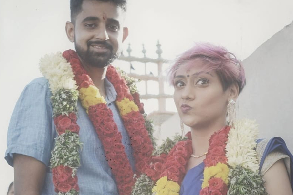 திடீரென விவகாரத்தை அறிவித்த தமிழ் பிக்பாஸ் பிரபலம்.! 6 வருட திருமண வாழ்க்கை முடிவுக்கு வருவதாக அறிவிப்பு 3