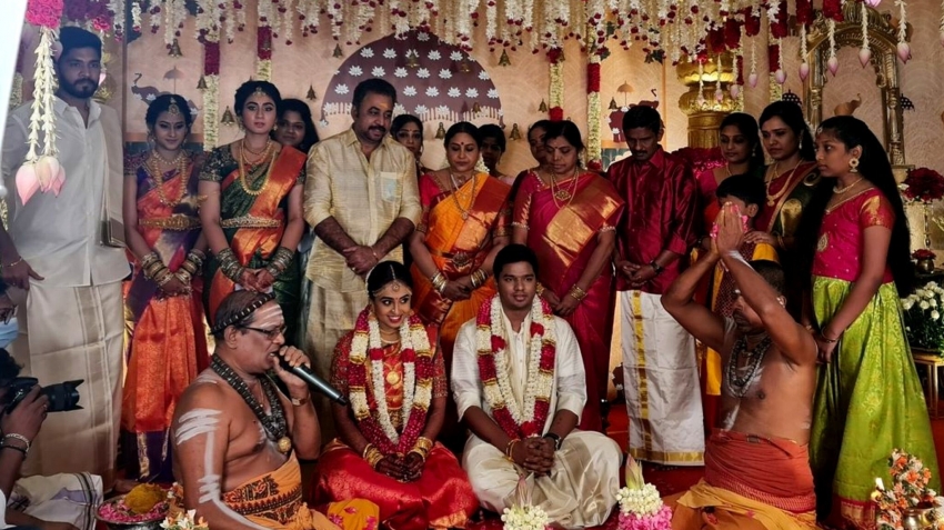 மகளுக்கு நடந்த பிரம்மாண்ட திருமணம்..உணர்ச்சி பெருக்கில் கண் கலங்கிய சரண்யா மற்றும் பொன்வண்ணன் 3