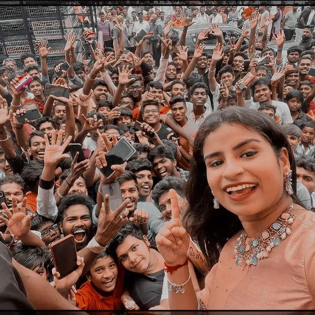 சின்னத்திரை ஹாசினி சிவாங்கியை சந்திக்க கூடிய கூட்டம், ஸ்தம்பித்த தேனி 3