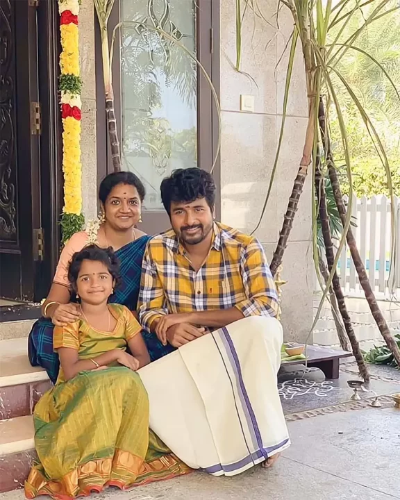 முதல்வர் முன்பு தமிழ்த்தாய் வாழ்த்து பாடிய சிவகார்த்திகேயன் மகள்.. செஸ் நிறைவு விழாவில் ஆச்சரிய நிகழ்வு 3
