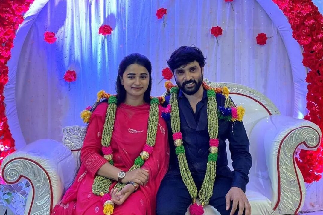 சூறாவளி போல சுழன்று சுழன்று சிலம்பம் சுற்றிய சினேகன் மனைவி கனிகா.! இவங்க தான் வீரத்தமிழச்சி.! 3