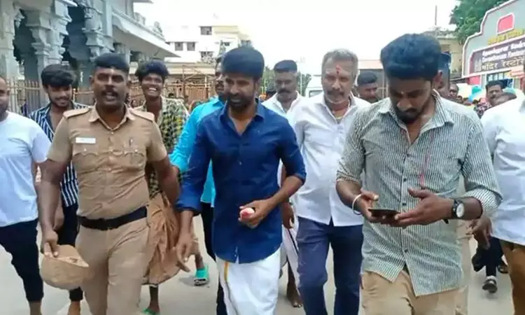 கோவில் வேண்டாம் என்று சொல்லிவிட்டு, குடும்பத்துடன் கோவில் கோவிலாக சுற்றும் சூரி.. 3