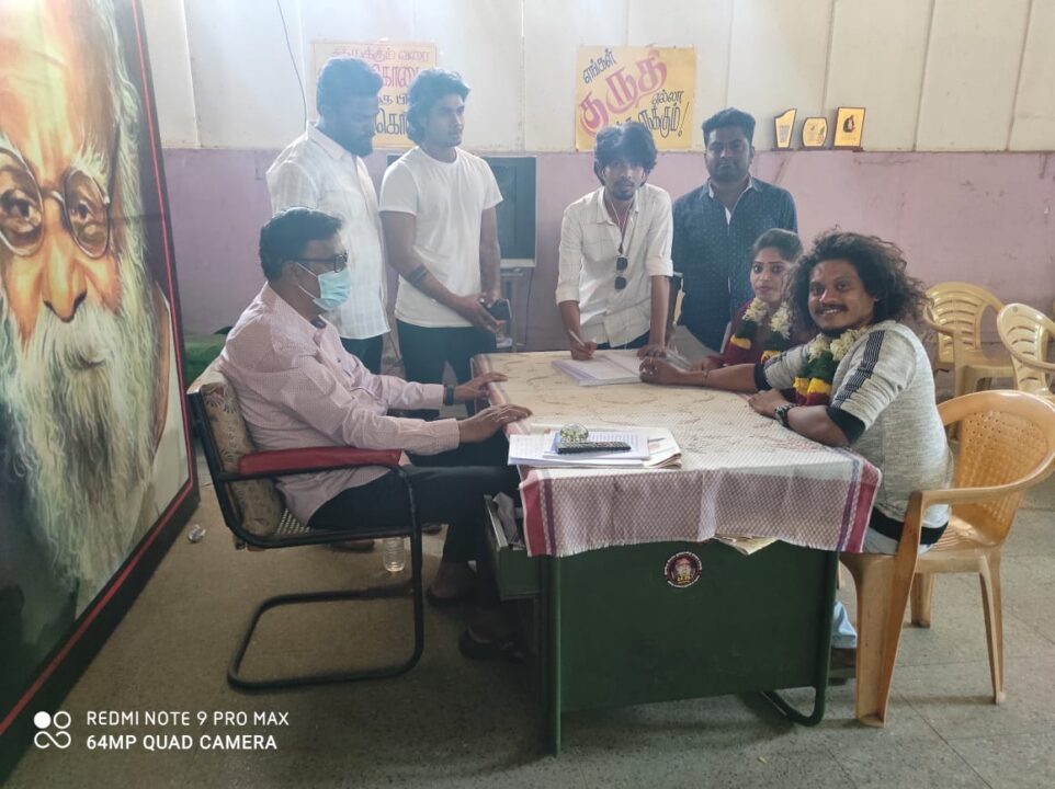 1 வருடத்திற்க்கு முன்பே பதிவு திருமணம் செய்துள்ள புகழ்..! வெளியான அதிர்ச்சி புகைப்படங்கள்.! 9
