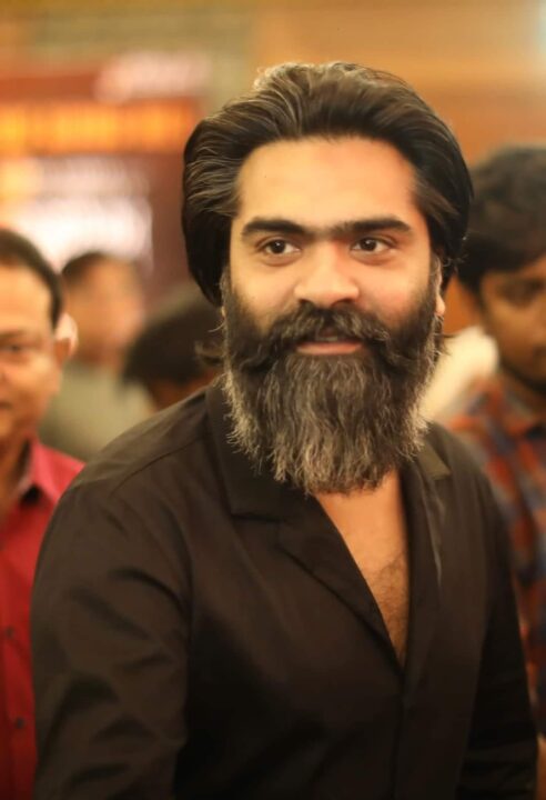 இங்க தட்டி விட நிறைய பேர் இருக்கான்.! ப்ளூ சட்டைக்கு பதிலடி கொடுத்த சிம்பு 11