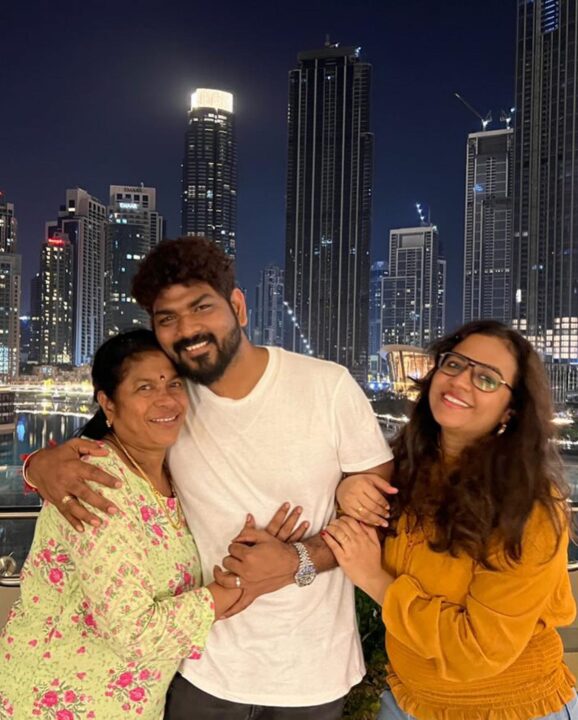 ஹாப்பி பர்த்டே தங்கம்.! விக்கியின் பிறந்த நாளுக்கு துபாயில் சர்ப்ரைஸ் செய்த நயன்தாரா 9