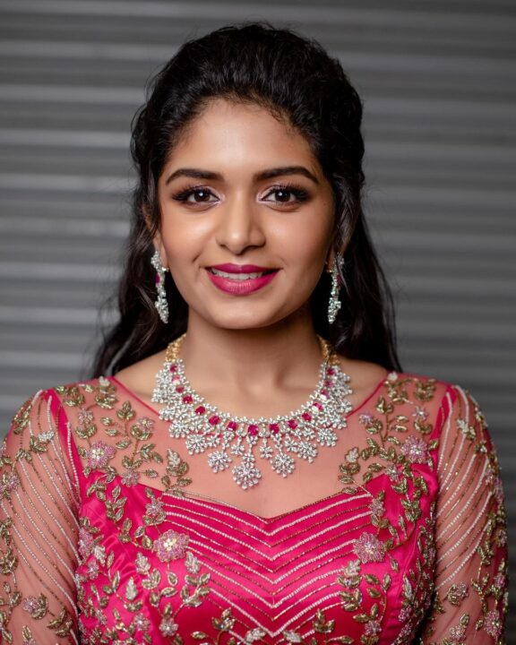லியோ பட பாடலை போட்டு கொண்டு காரில் செம்ம குத்தாட்டம் போடும் அதிதி ஷங்கர்.! 3