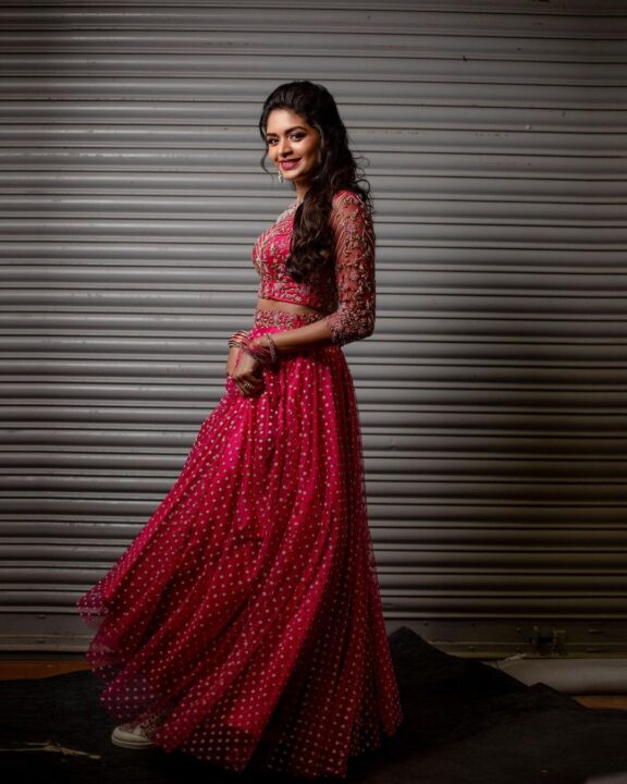 சிகப்பு நிற உடையில் தங்க சிலை போல மின்னும் அதிதி.! வைரலாகும் அதிதியின் புகைப்படங்கள் 5