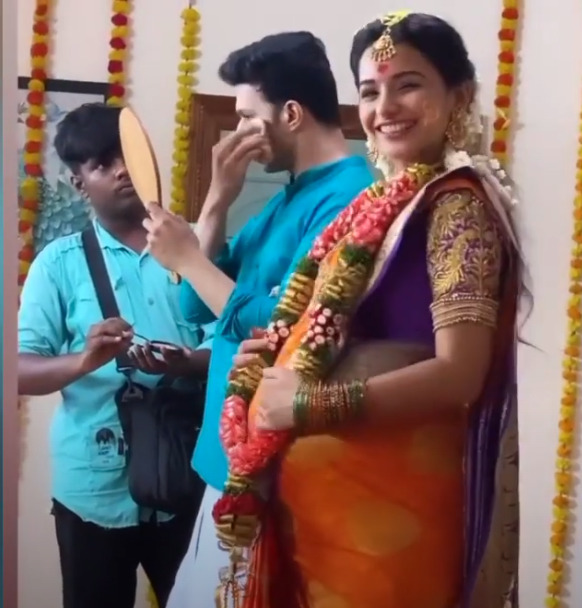 அடப்பாவிங்களா..போன வாரம் தானேடா அது நடந்துச்சு.. அதுக்குள்ள வளைகாப்பு போட்டீங்களா? கேலிக்கு உள்ளான விஜய் டிவி 5