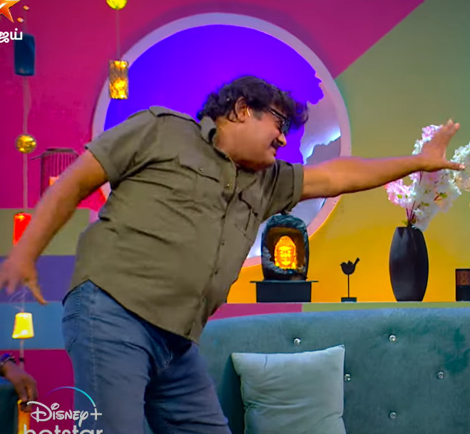 அதிதி போலவே மதுர வீரன் பாடலுக்கு ஆடிய மன்சூர் அலிகான்.. செம்ம காமெடியா இருக்கே..! 3