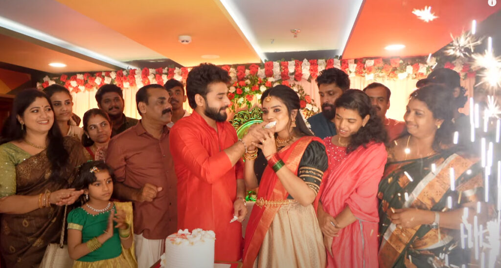 மௌன ராகம் தருணுக்கு திடீரென நடந்த நிச்சயதார்த்தம்..! பொண்ணு யாருனு தெரியுமா? 13