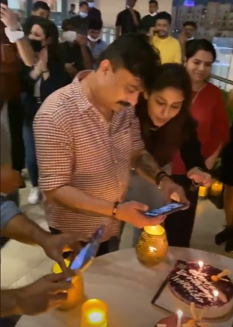 ஹாப்பி பர்த்டே தங்கம்.! விக்கியின் பிறந்த நாளுக்கு துபாயில் சர்ப்ரைஸ் செய்த நயன்தாரா 3