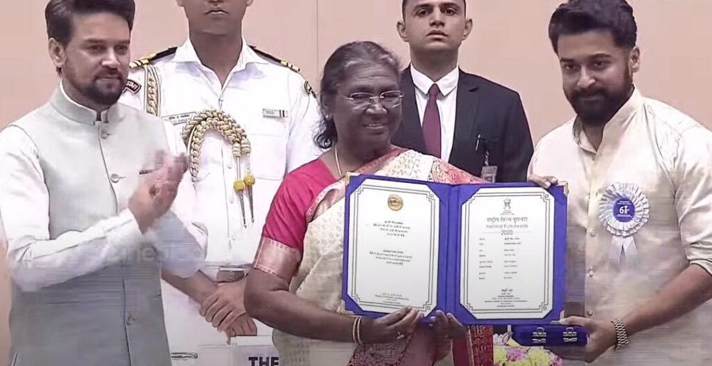 செம்ம கெத்தாக மேடையில் ஏறி தேசிய விருதை வாங்கிய சூர்யா. கரகோஷத்தால் அதிர்ந்த அரங்கம் 3