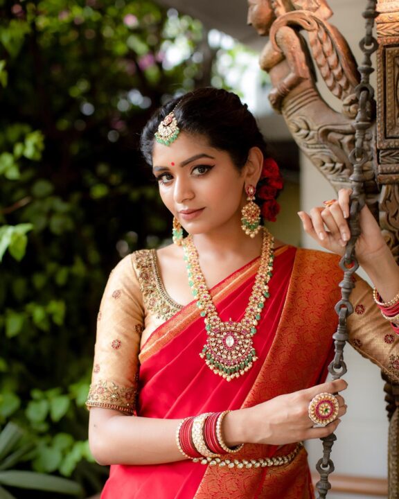 மணி சார் எப்படி இந்த தேவதையை மிஸ் பண்ணீங்க? ராணி போல போட்டோஷூட் நடத்திய அதிதி 9