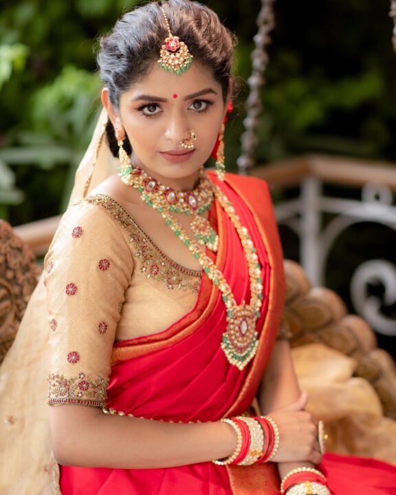 மணி சார் எப்படி இந்த தேவதையை மிஸ் பண்ணீங்க? ராணி போல போட்டோஷூட் நடத்திய அதிதி 5