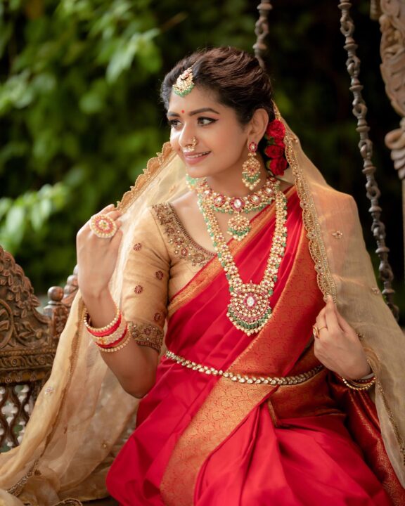 மணி சார் எப்படி இந்த தேவதையை மிஸ் பண்ணீங்க? ராணி போல போட்டோஷூட் நடத்திய அதிதி 3