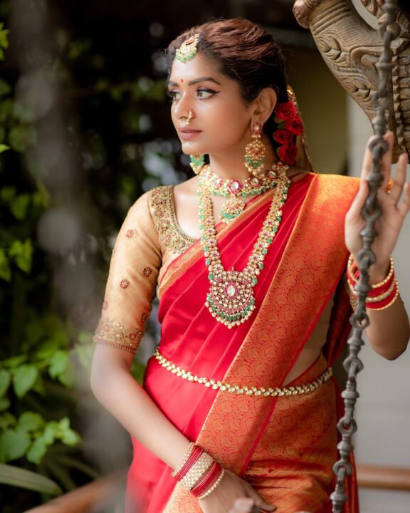 மணி சார் எப்படி இந்த தேவதையை மிஸ் பண்ணீங்க? ராணி போல போட்டோஷூட் நடத்திய அதிதி 11