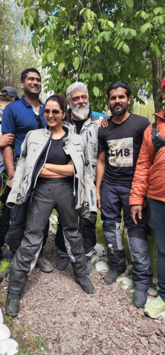 மஞ்சு வாரியருடன் லடாக்கில் பைக் ரைடு சென்ற தல அஜித்.! வெளியான அழகிய புகைப்படங்கள்.! 3