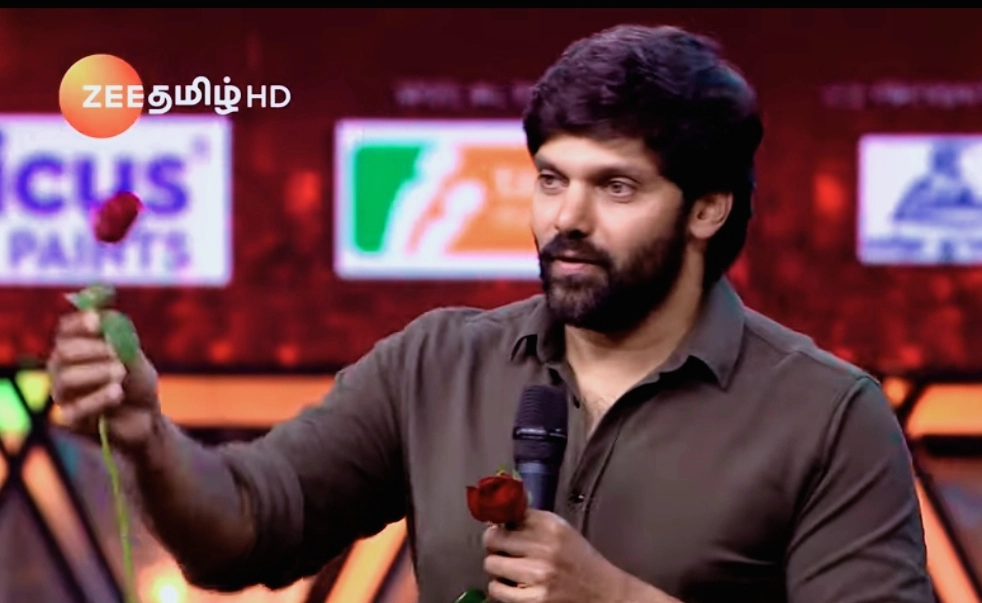 உங்கள எப்படி கரெக்ட் பண்றது? ஸ்னேகாவுக்கு ரோஸ் கொடுத்து ப்ரொபோஸ் செய்த ஆர்யா 3