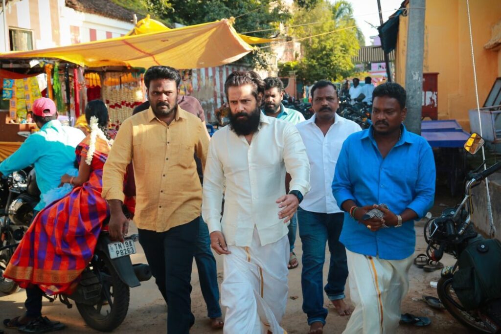 வீட்டில் வேலை செய்பவரின் மகன் திருமணத்தை தலைமையேற்று நடத்தி வைத்த சீயான் விக்ரம் 3
