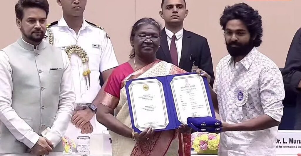 செம்ம கெத்தாக மேடையில் ஏறி தேசிய விருதை வாங்கிய சூர்யா. கரகோஷத்தால் அதிர்ந்த அரங்கம் 7