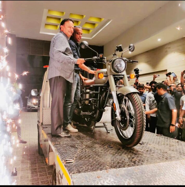 அம்மாடி.! சிம்புவுக்கு தயாரிப்பளார் பரிசளித்த காரின் விலை எத்தனை லட்சம் தெரியுமா? 3
