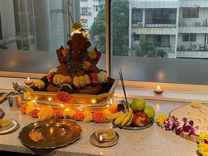 அம்மா அப்பாவுடன் விநாயகர் சதுர்த்தி கொண்டாடிய ஜோதிகா..வெளியான அழகிய புகைப்படங்கள் 3