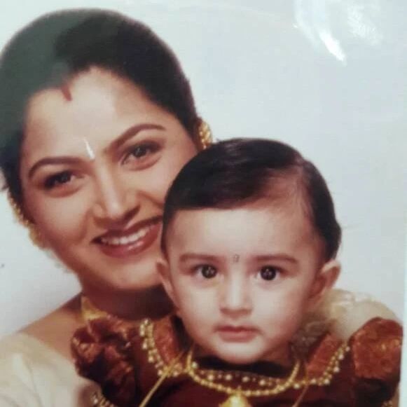 மகளின் 22வது பிறந்தநாள்.! பழைய அழகிய புகைப்படங்களை பதிவிட்டு வாழ்த்திய குஷ்பூ.! 5