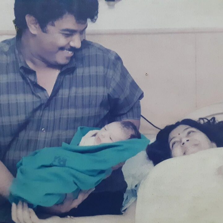 மகளின் 22வது பிறந்தநாள்.! பழைய அழகிய புகைப்படங்களை பதிவிட்டு வாழ்த்திய குஷ்பூ.! 3